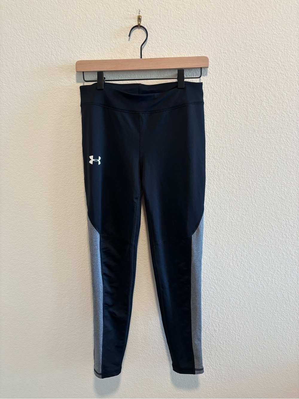 Under Armour Black & Gray Athletic Leggings Youth XL